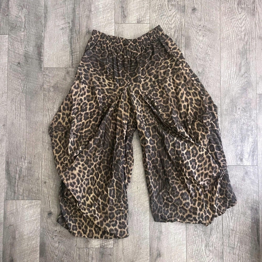 Lianna for La Journee Leopard Print Harem Pants Wide Leg Cargo Pockets Size 2